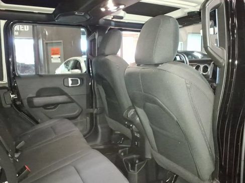 Used 2022 Jeep Wrangler Unlimited Sahara w/ Dual Top Group AWD/4WD image 20