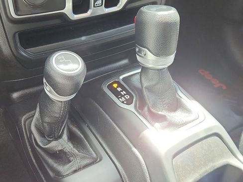 Used 2020 Jeep Wrangler Unlimited Sport AWD/4WD image 12