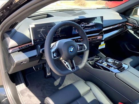 New 2026 BMW 550e xDrive image 8