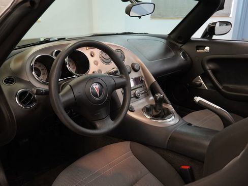 Used 2007 Pontiac Solstice Convertible RWD image 6