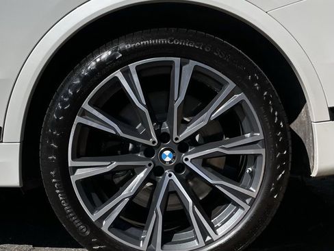 Used 2022 BMW X7 M50i image 6