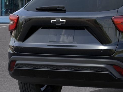 New 2026 Chevrolet Trax LT w/ Midnight Edition FWD image 14