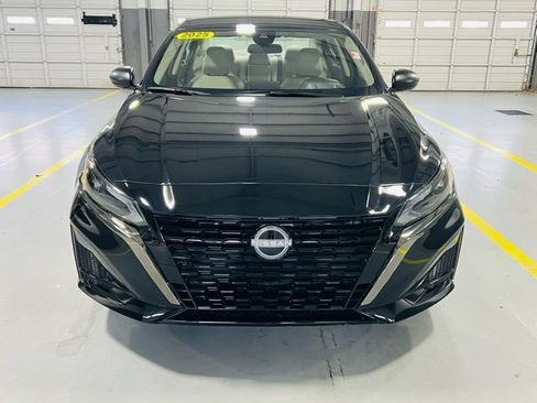 Used 2025 Nissan Altima 2.5 SV image 12