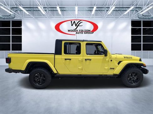 Used 2023 Jeep Gladiator Sport AWD/4WD image 2