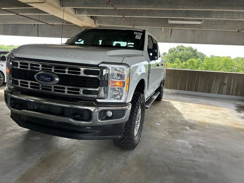 Used 2023 Ford F250 XLT w/ FX4 Off-Road Package AWD/4WD image 3