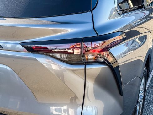 New 2026 Toyota Sienna LE FWD image 8