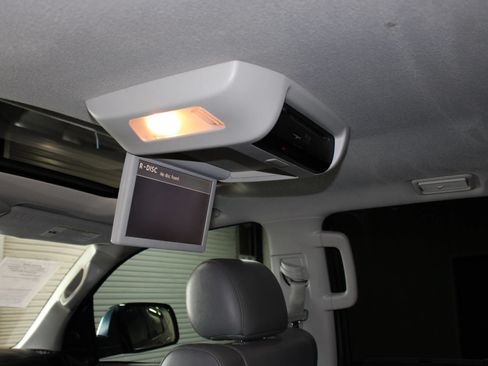 Used 2014 Toyota Sequoia Platinum RWD image 31