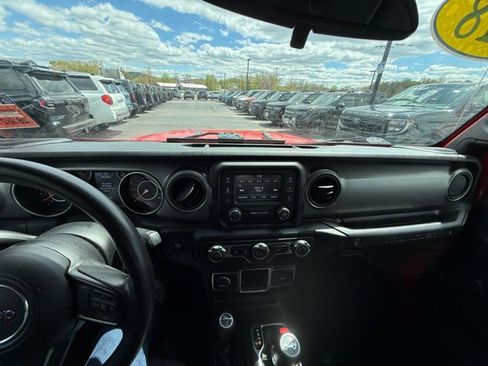 Used 2018 Jeep Wrangler Unlimited Sport AWD/4WD image 2