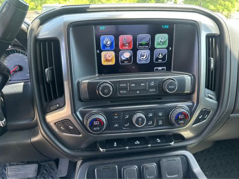 Used 2018 Chevrolet Silverado 1500 LTZ Z71 AWD/4WD image 12