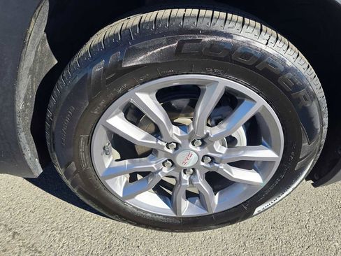 Used 2024 GMC Terrain SLT image 9