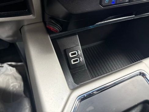 Used 2018 Ford F150 Lariat image 29