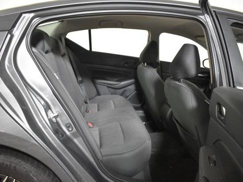 Used 2025 Nissan Altima 2.5 SV FWD image 32