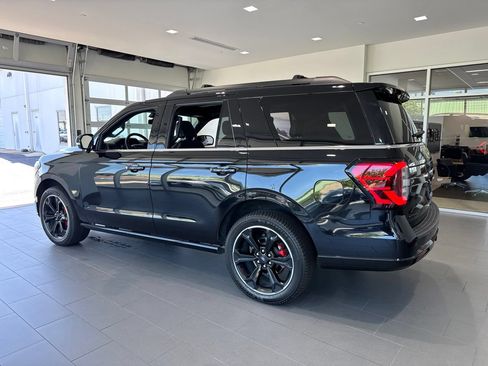 Used 2022 Ford Expedition Limited AWD/4WD image 5