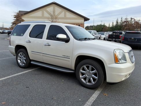 Used 2013 GMC Yukon Denali image 3