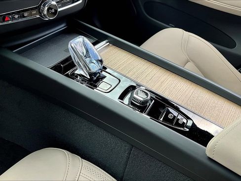 New 2026 Volvo XC60 B5 Plus w/ Protection Package Premier image 25