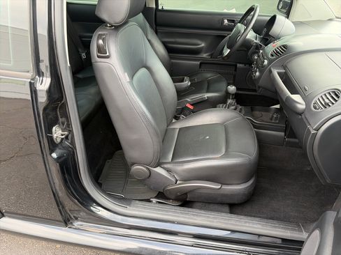 Used 2010 Volkswagen Beetle Coupe FWD image 24
