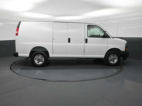 New 2026 GMC Savana 3500 w/ Driver Convenience Package RWD image 9
