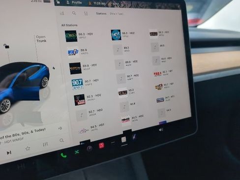 Used 2023 Tesla Model 3 Standard Range image 16