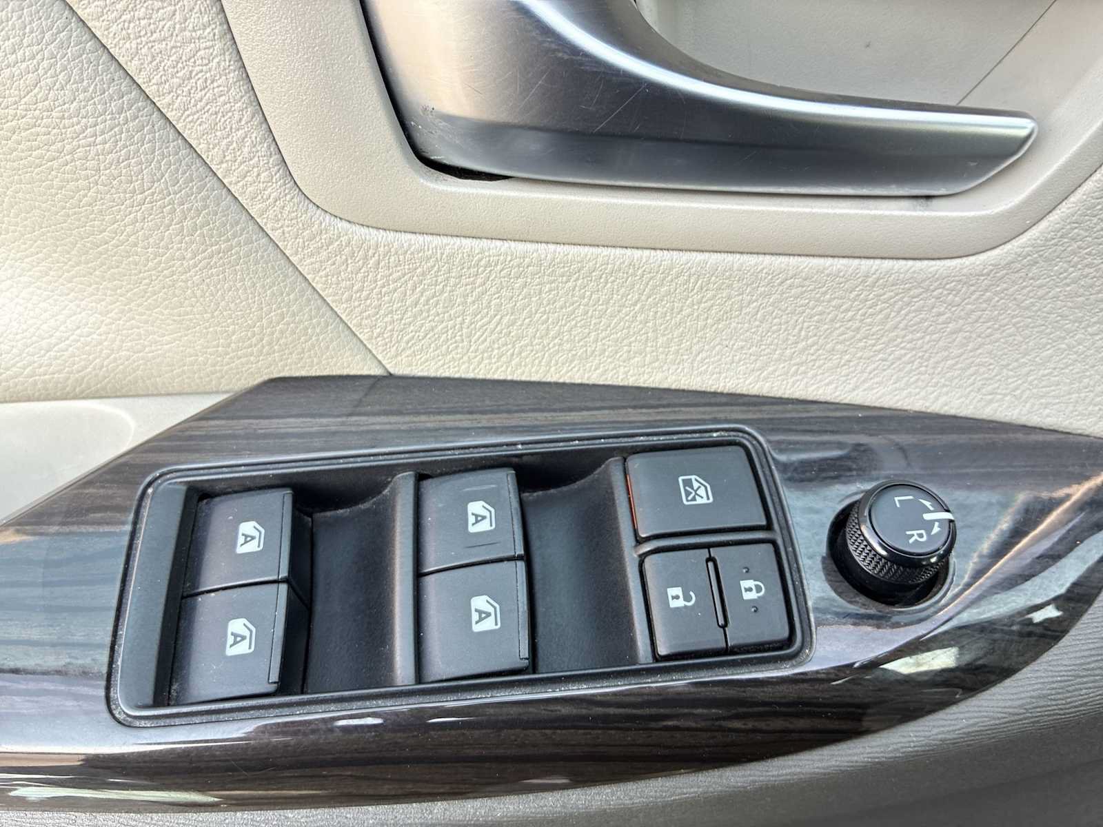 Used 2020 Toyota Sienna XLE w/ XLE Navigation Package AWD/4WD image 15