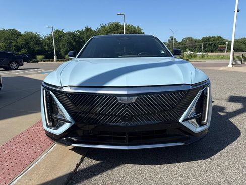 Used 2024 Cadillac Lyriq Luxury AWD/4WD image 2