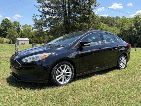 Used 2016 Ford Focus SE FWD image 1