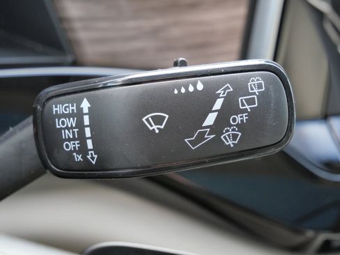 Certified 2025 Volkswagen Atlas SEL image 33