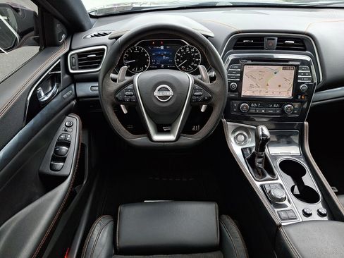 Used 2023 Nissan Maxima SR w/ Sport Mat Group FWD image 17