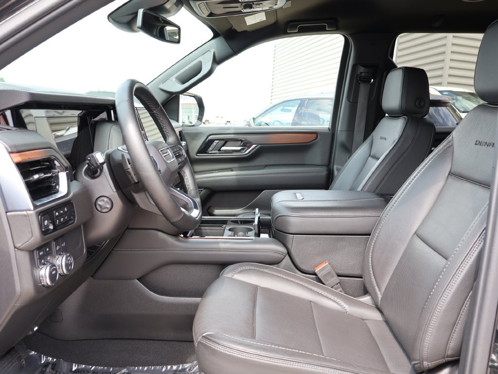 Used 2025 GMC Yukon Denali AWD/4WD image 23
