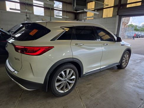 Used 2019 INFINITI QX50 Luxe w/ Navigation Package FWD image 4