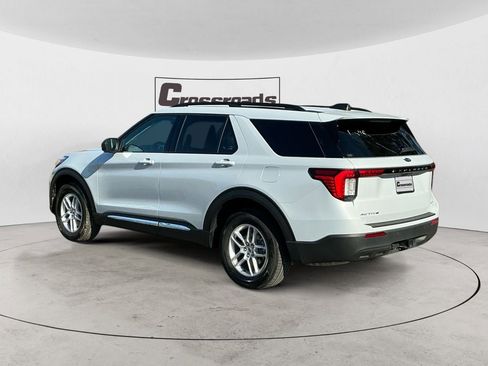Used 2025 Ford Explorer Active image 3