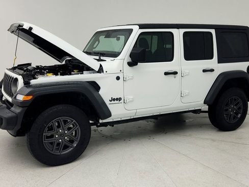 Used 2025 Jeep Wrangler Sport S image 12