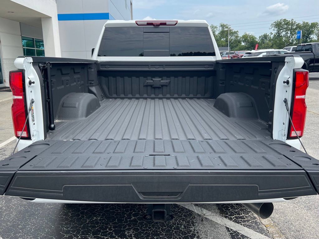 Used 2025 Chevrolet Silverado 2500 High Country w/ Technology Package AWD/4WD image 10