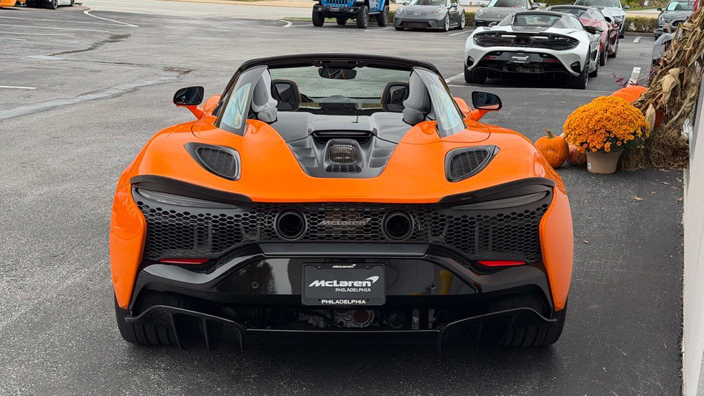 Used 2025 McLaren Artura Spider RWD image 3