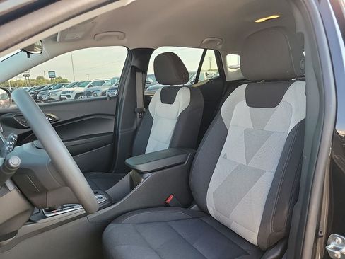 Used 2026 Chevrolet Trax LS w/ LS Convenience Package FWD image 11