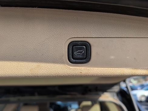 Used 2009 Cadillac Escalade Base image 11