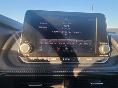 Used 2023 Nissan Rogue SV image 15