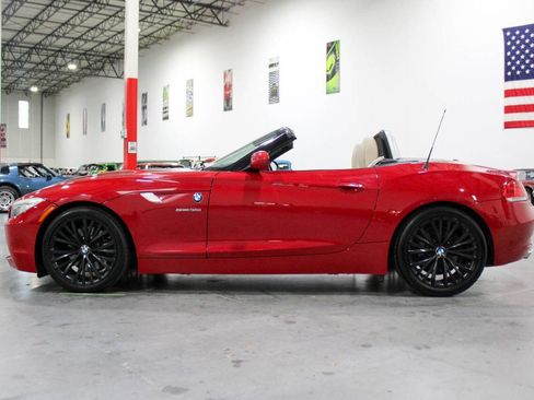 Used 2010 BMW Z4 sDrive35i image 3