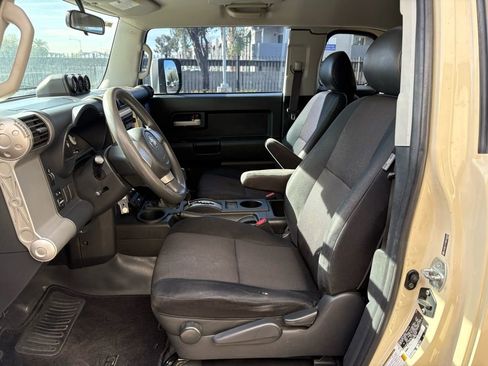 Used 2008 Toyota FJ Cruiser 4WD image 7