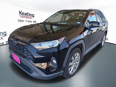 Used 2020 Toyota RAV4 XLE Premium image 3