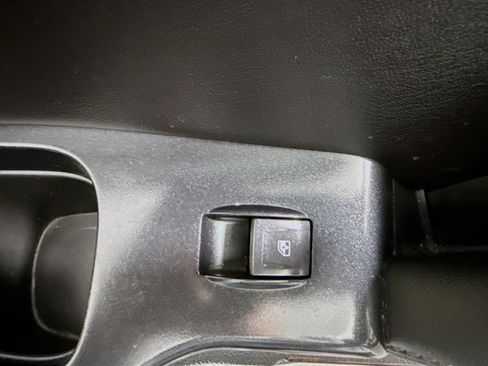 Used 2019 GMC Yukon SLT image 30