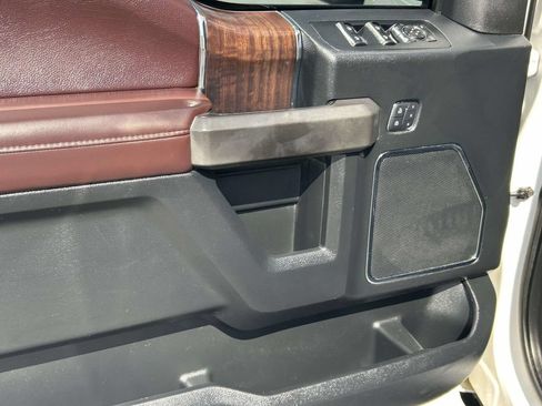 Used 2015 Ford F150 Platinum w/ Equipment Group 701A Luxury AWD/4WD image 21