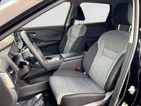 Used 2023 Nissan Rogue SV image 25