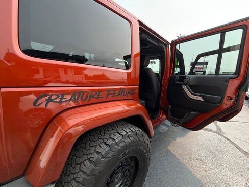 Used 2014 Jeep Wrangler Unlimited Sahara w/ Dual Top Group AWD/4WD image 18