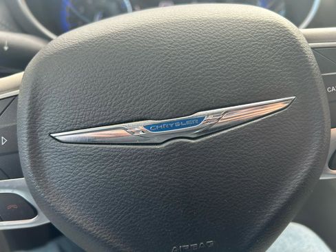 Used 2019 Chrysler Pacifica Limited image 18