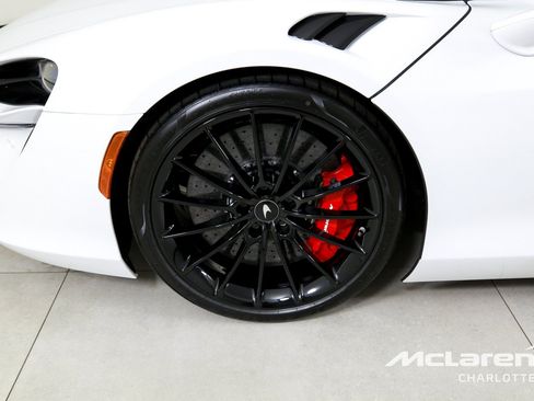 Used 2025 McLaren Artura RWD image 27