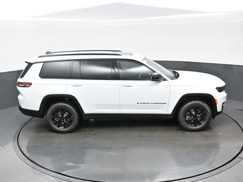 New 2025 Jeep Grand Cherokee L Altitude image 24