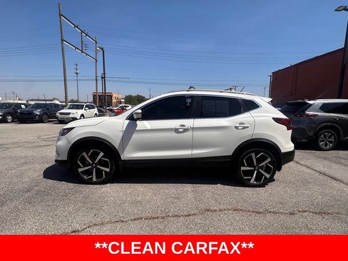 Used 2021 Nissan Rogue Sport SL FWD image 2