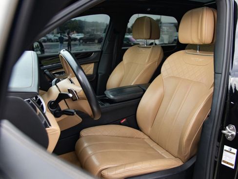 Used 2017 Bentley Bentayga AWD/4WD image 20