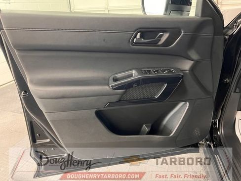 Used 2025 Nissan Pathfinder SV FWD image 28