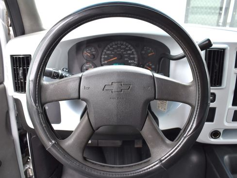 Used 2006 Chevrolet Express 3500 RWD image 57